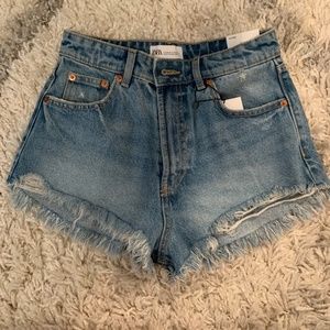 ZARA - high rise curved shorts